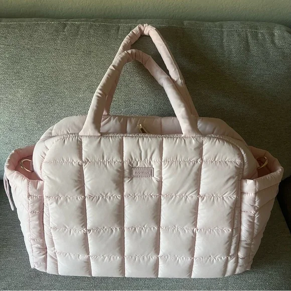 Augustnoa The Weekender Duffle Bag in Baby Pink - Picture 7 of 8